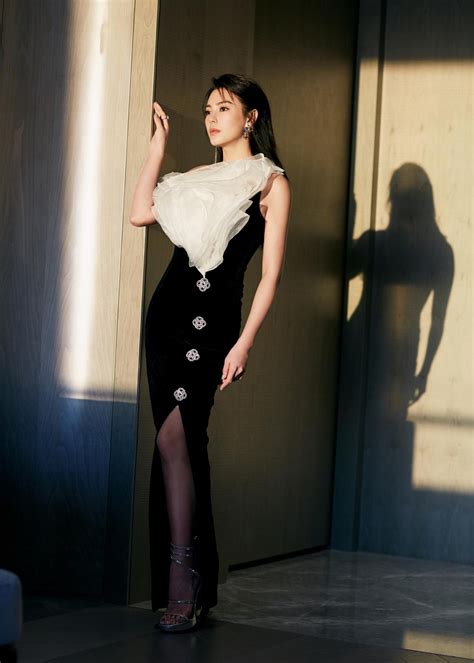 张雨绮在戛纳红毯的第二套3D打印裙造型……__财经头条