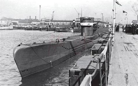 二战时一艘德国潜艇，首次战斗巡航，就因为艇长冲了个厕所而被俘