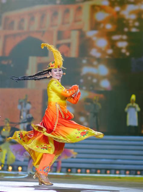兰州莲花广场舞《拉萨夜雨》原创藏族舞蹈_腾讯视频
