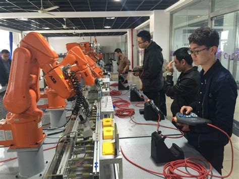 走近新职业|工业机器人系统运维员：让机器人有了“十八般武艺” - 城事 - 新湖南