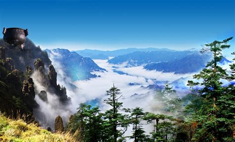 云山雾绕的神农架林区高清图片下载-正版图片500949952-摄图网