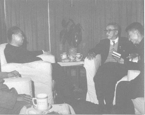 1959年10月，周恩来总理会见来访的日本自民党顾问松村谦三(右2)。周恩来指出，中日两国在和平共处五项原则的基础上应该互相友好，逐渐恢复两国 ...