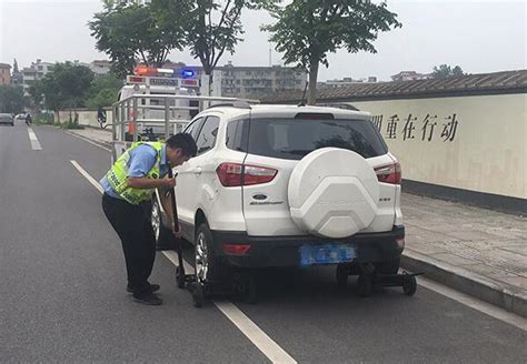 今起北京中心城区严查违法停车 民警骑上自行车执法 | 北晚新视觉