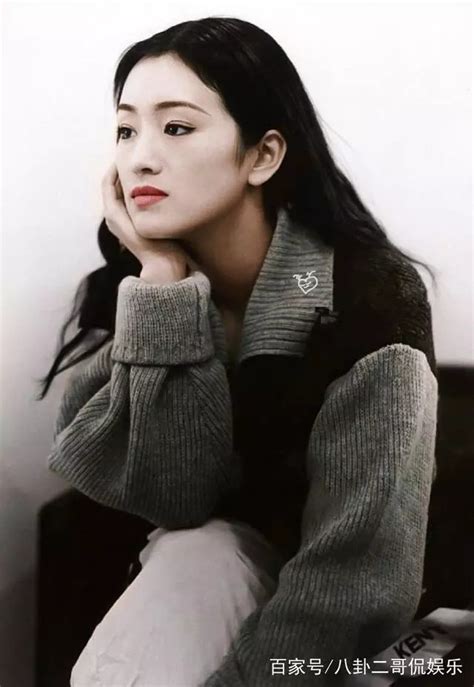 巩俐妆容甜美女生头像