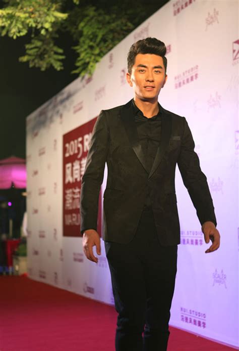 张宁江出席时尚活动 展成熟型男魅力成红毯焦点-搜狐娱乐