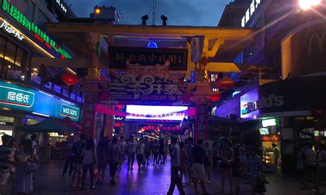 中国最南端的步行街——三亚解放路步行街