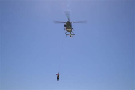 黄色紧急直升机医疗救援高清图片下载-正版图片507236194-摄图网