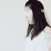 蒙眼的温柔头像女生