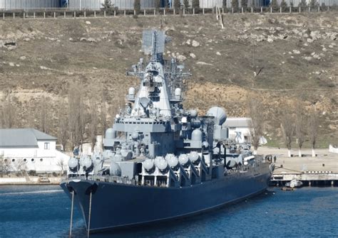 两年前本猫探访过黑海之滨新罗西斯克的“斯维尔德洛夫”级轻型巡洋舰
