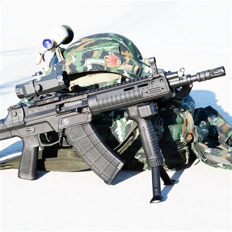 世界最致命突击步枪 HK416采用短行程导气式自动方式 - 若悠网