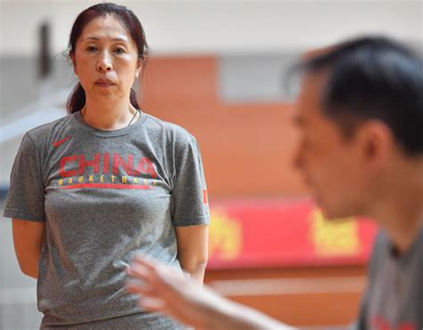 即将续约！中国女篮教练郑薇薪资出炉，坦言：奥运会仍要继续努力|郑薇|中国女篮|主教练_新浪新闻