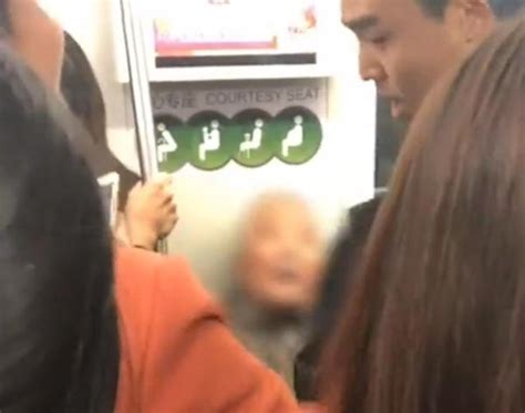 上海地铁老汉坐女子腿上逼她让座，遭指责后怒怼其他乘客