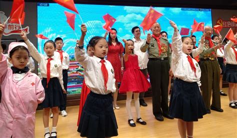 开学第一课 江西新余中小学幼儿园举行升国旗仪式_新闻中心_中国网