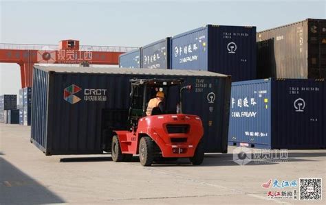 江西南昌县：外贸动能强劲 向塘国际陆港助力更多“江西制造”卖全球