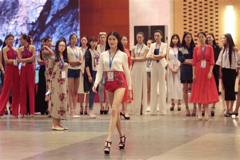 新时代丨中国国际时装周2019春夏“模特大面试”_新时代模特学校 | 国际超模教育培训基地