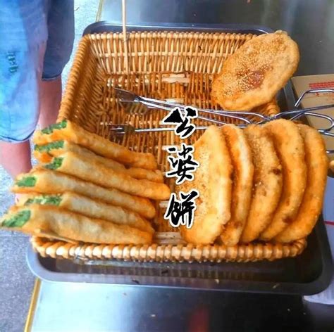 土家公婆饼是一种美食，主要材料有猪肉、芝麻等。