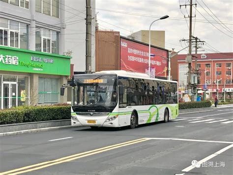 上海：复古款”20路公交车行驶街头-人民图片网