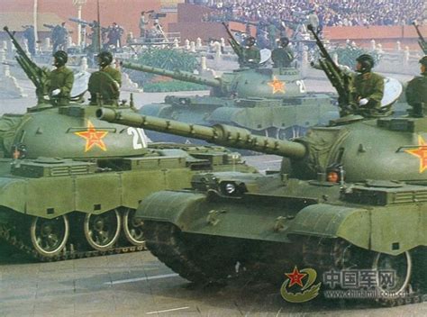 实拍俄罗斯红场阅兵式：中国人民解放军三军仪仗队惊艳登场！