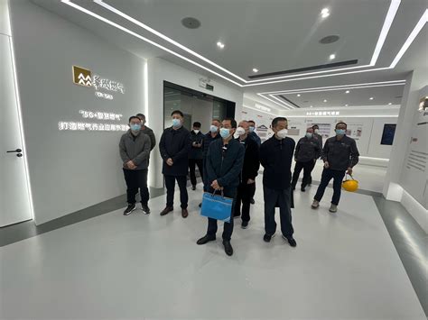 金华交管分局党委委员、副局长陈惠烈到东阳市交警横店中队指导横店马拉松安保工作