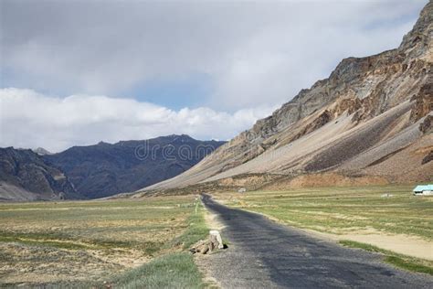 U Turn at Mountain Highway Road Stock Photo - Image of edge, mountain ...