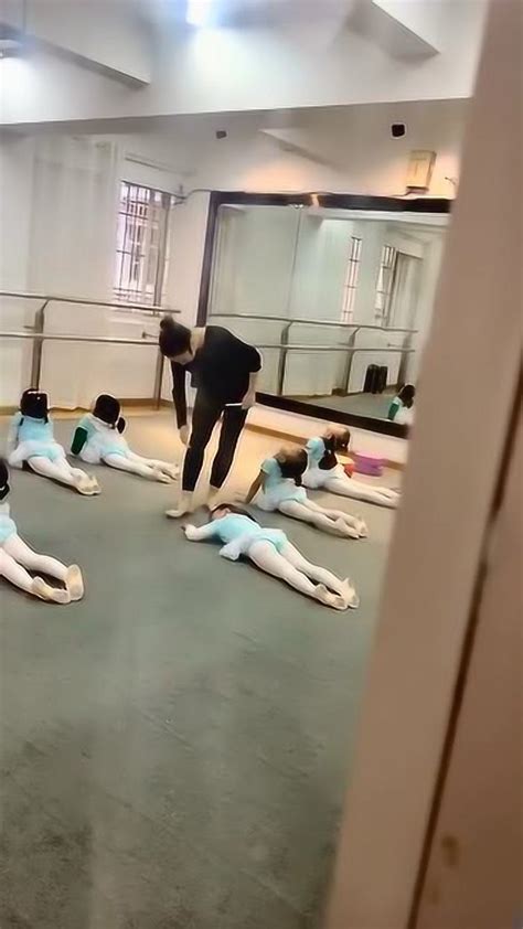 打屁股图片