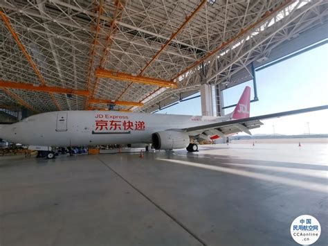 南航首架波音737NG客改货飞机完成整机涂装，将交付京东货航 - 民用航空网