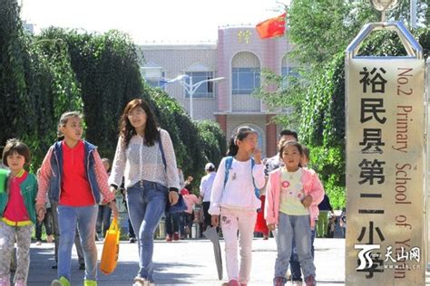 裕民县各中小学生迎来秋季开学|开学|学生_凤凰资讯