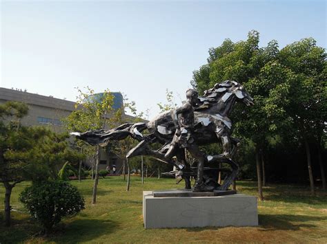不锈钢抽象圆环雕塑 广场景观摆件 -宏通雕塑