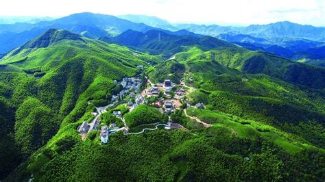 山谷中的小山村高清图片下载_红动中国