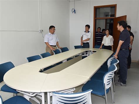 副校长王涛带队开展开学前教学环境检查（图文）