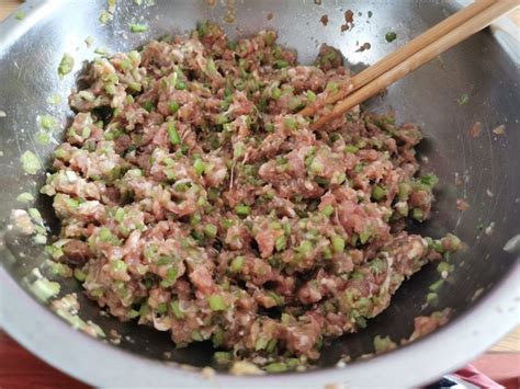 【猪肉茴香饺子的做法步骤图，怎么做好吃】大小楠楠_下厨房