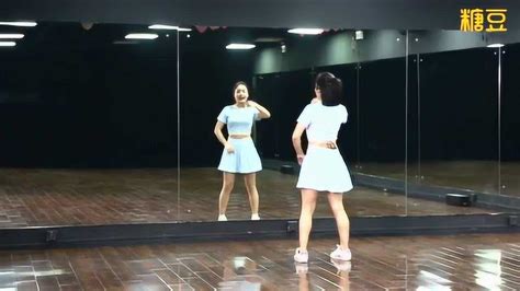 杨丽萍广场舞《茶山情歌》教学_腾讯视频
