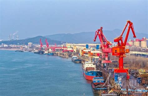 安徽芜湖：码头货运装卸忙-人民图片网