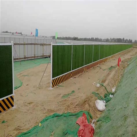 小草彩钢可通透视镂空围挡施工挡板绿色市政工程围蔽工地铁皮围栏-阿里巴巴