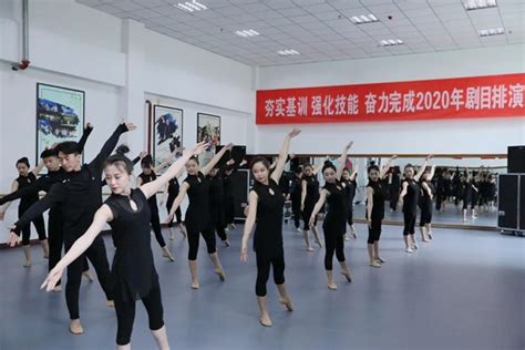 招聘舞蹈教练紫色创意海报海报模板下载-千库网