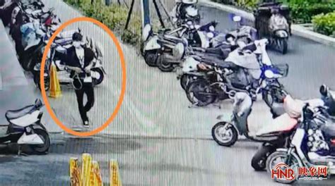 郑州一男子学校门口偷走高档山地自行车 酒桌上正举杯被警察抓获-中华网河南