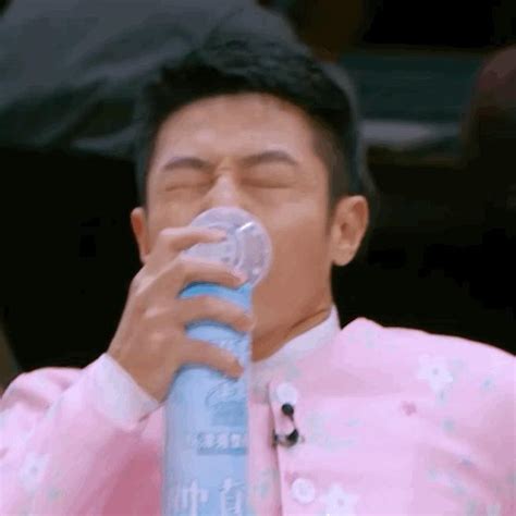 明侦吸氧表情包图片