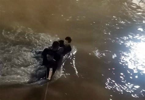 麻栗坡一女孩掉进河里，他跳进水中……_要闻_文山频道_云南网