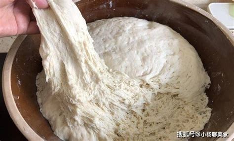 发酵篮中生的酵母面包高清图片下载-正版图片506523264-摄图网