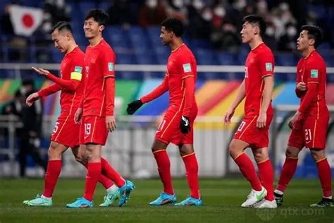 中国男足2天内连输3场实属罕见：为什么赢一场这么难？