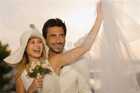 新婚夫妇高清图片下载-正版图片501514301-摄图网