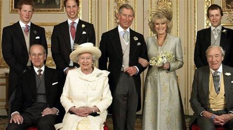 英国女王第65个御座演讲 帝国皇冠再被“闲置”|钻石|伊丽莎白二世_新浪新闻