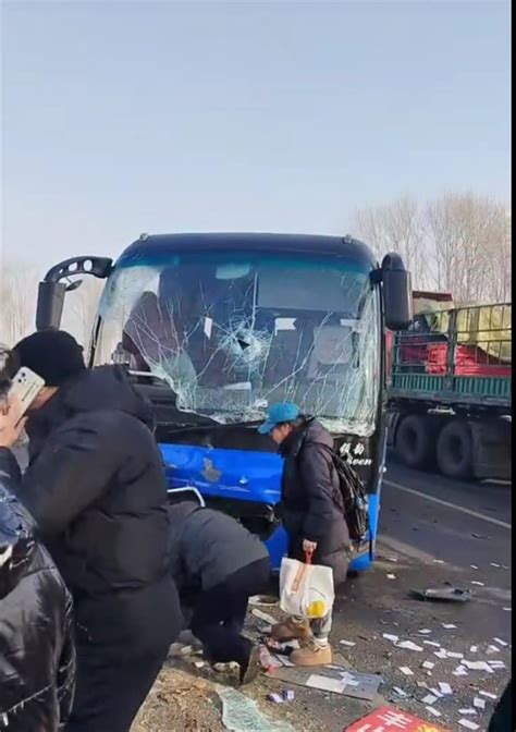 黑龙江绥化一客车与越野车相撞，两人受伤，越野车受损严重-新闻频道-和讯网