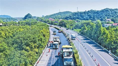 顶烈日 抢工期 千名公路建设者战高温保障交通民生项目快速推进