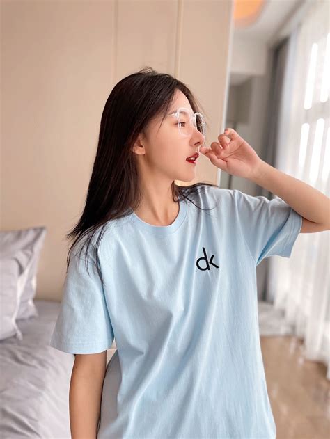 Calvin Klein CK女士夏季舒适弹力棉印胶logo时尚百搭圆领短袖T恤-淘宝网