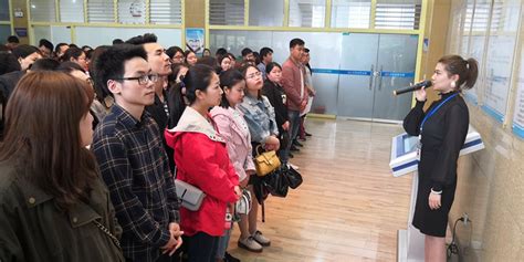 2018年广元市“三支一扶”在岗人员培训班学员参观创业孵化园-广元市人力资源和社会保障局