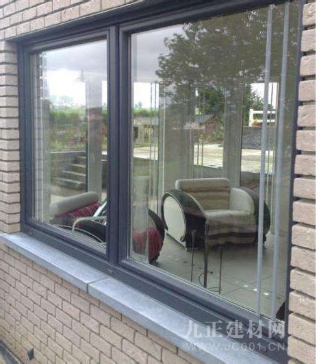 双层玻璃窗的功效 双层玻璃窗户价格如何？ - 行业资讯 - 九正门窗网