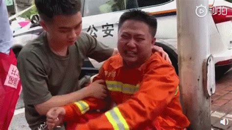 救人英雄蒋正全遗体告别仪式：7岁儿子偷抹泪，被救当事人痛哭