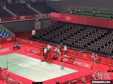 东京奥运会：对手因伤退赛 何冰娇打进羽毛球女单八强