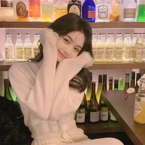鞋女生头像温柔真人
